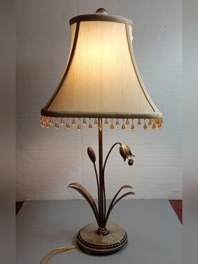 Vtg Floral Table Lamp Beaded Shade Hollywood Regency